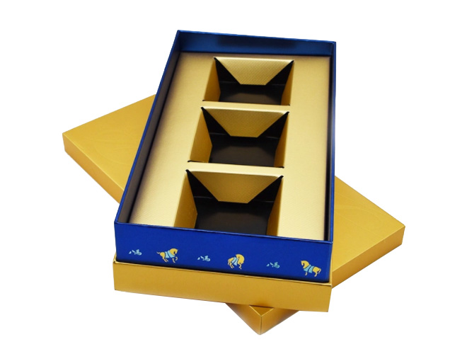 Boutique packaging box with partition